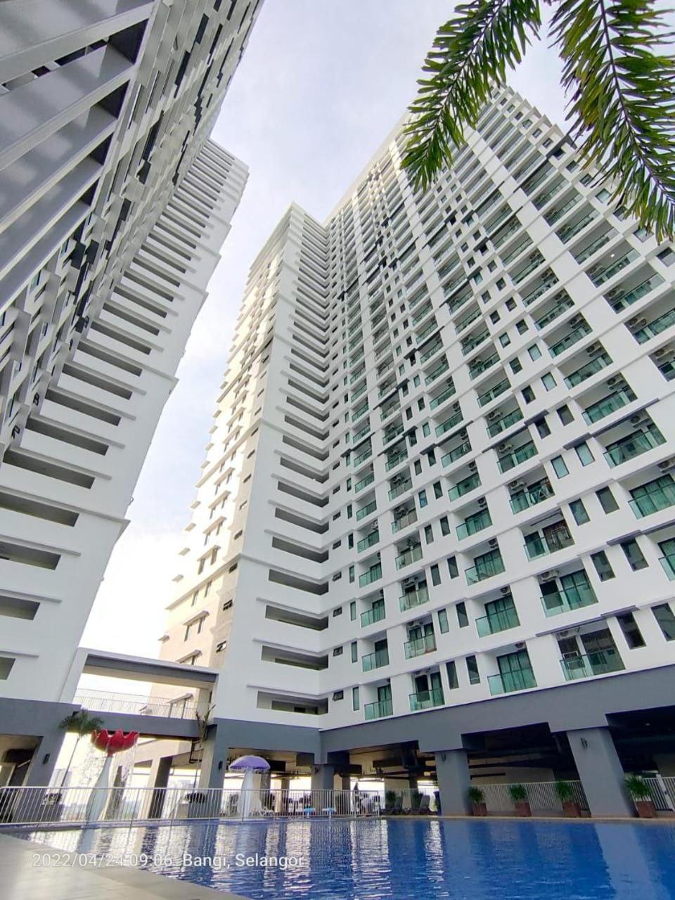 Hidayah Homestay Near Ukm And Ktm Station With High Speed Wifi - Pool & River View Банги Экстерьер фото